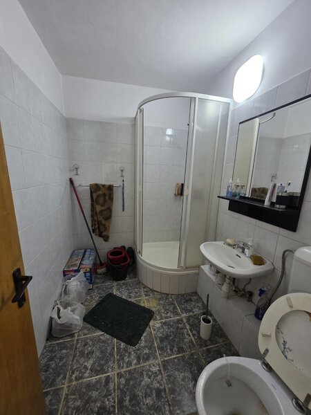 Calea Mosilor, 5 minute metrou Obor, stradal, vedere spate, bloc 1982,